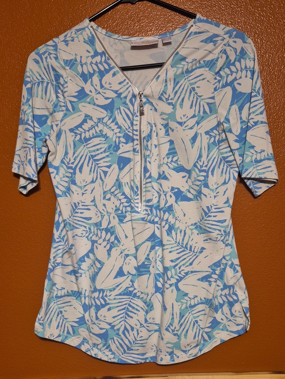 Belle by Kim Gravel Blue & White Leaf-Print Short Sleeve Zip Top